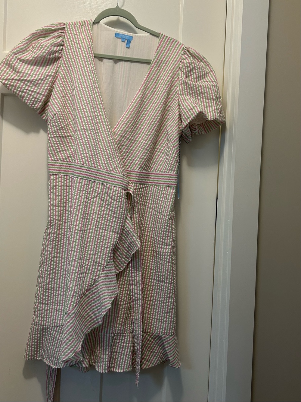 Draper James NWT pink and green seersucker wrap dress size L.